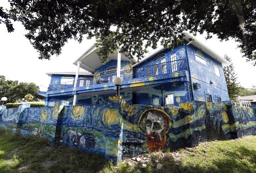 Florida mayor apologizes for fight over 'Starry Night' home