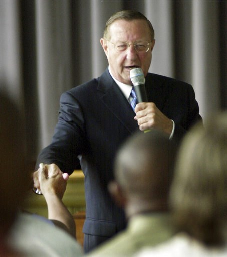 (AP Photo/Daniel Hulshizer, File). FILE- In this July 22, 2004, file photo Bob Danzig, chief executive officer of Hearst Newspaper Group, holds the hand of one of the newest New Jersey Division of Youth and Family Services (DYFS) caseworkers, as he giv... (AP Photo/Daniel Hulshizer, File). FILE- In this July 22, 2004, file photo Bob Danzig, chief executive officer of Hearst Newspaper Group, holds the hand of one of the newest New Jersey Division of Youth and Family Services (DYFS) caseworkers, as he giv...