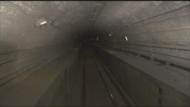 New York governor tours aging rail tunnel in funding push