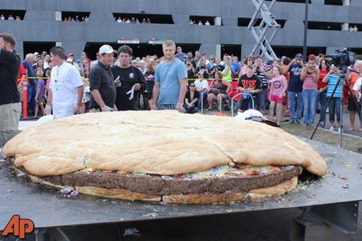 Minn. casino cooks up record 1-ton cheeseburger - CBS Atlanta 46