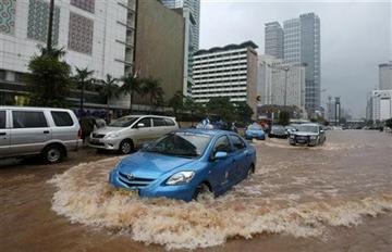 Indonesian Food Indianapolis on Through A Flooded Street In Jakarta  Indonesia Friday  Jan  18  2013