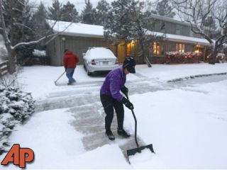 Snow in Midwest leaves some travelers scrambling - CBS 5 - KPHO