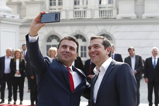 Selfie diplomacy: North Macedonia, Greek leaders break ice