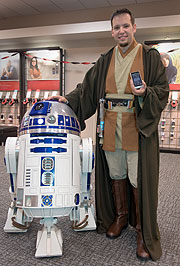 Star Wars fan Chris Bouchard from The Colony, Texas with his limited edition DROID R2-D2 phone. (©PRNewsFoto/Verizon Wireless, Glen E Ellman) Star Wars fan Chris Bouchard from The Colony, Texas with his limited edition DROID R2-D2 phone. (©PRNewsFoto/Verizon Wireless, Glen E Ellman)