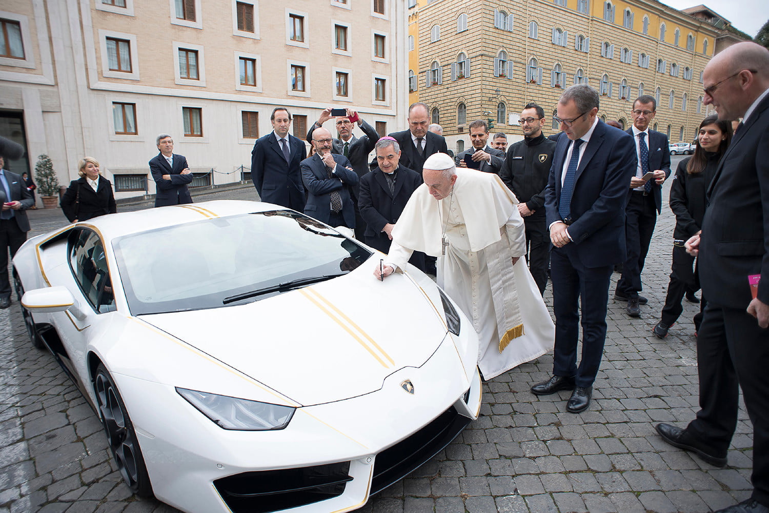 Pope Francis’ Lamborghini sells for more than $850,000 at charity auction