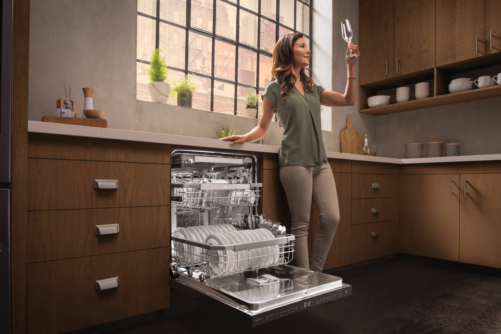 LG gets smart and steamy to make your dishwashing experience easier