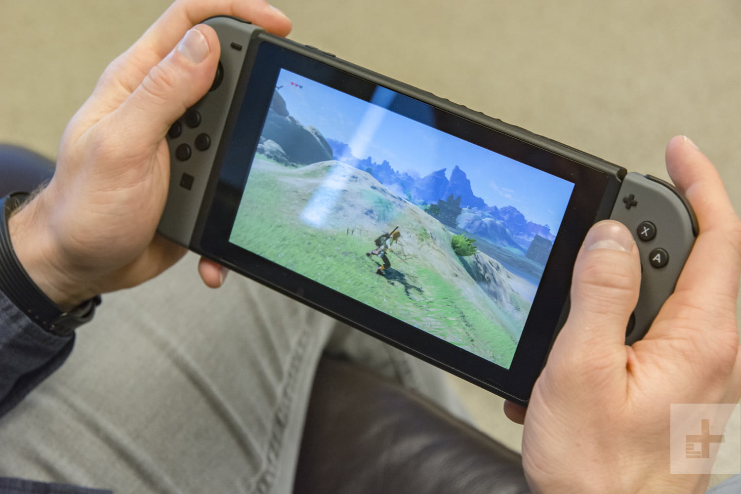 Stock your travel bag with these gadgets for gaming on the go