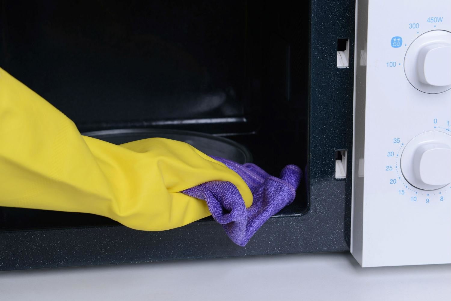 How to clean a microwave