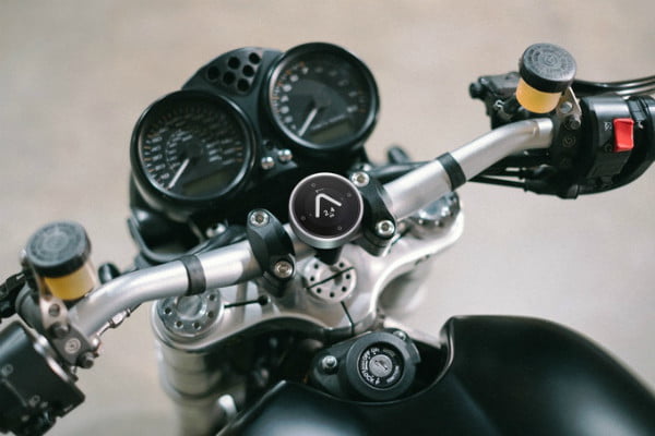 Beeline Moto minimalist motorcycle navigation simplifies route planning