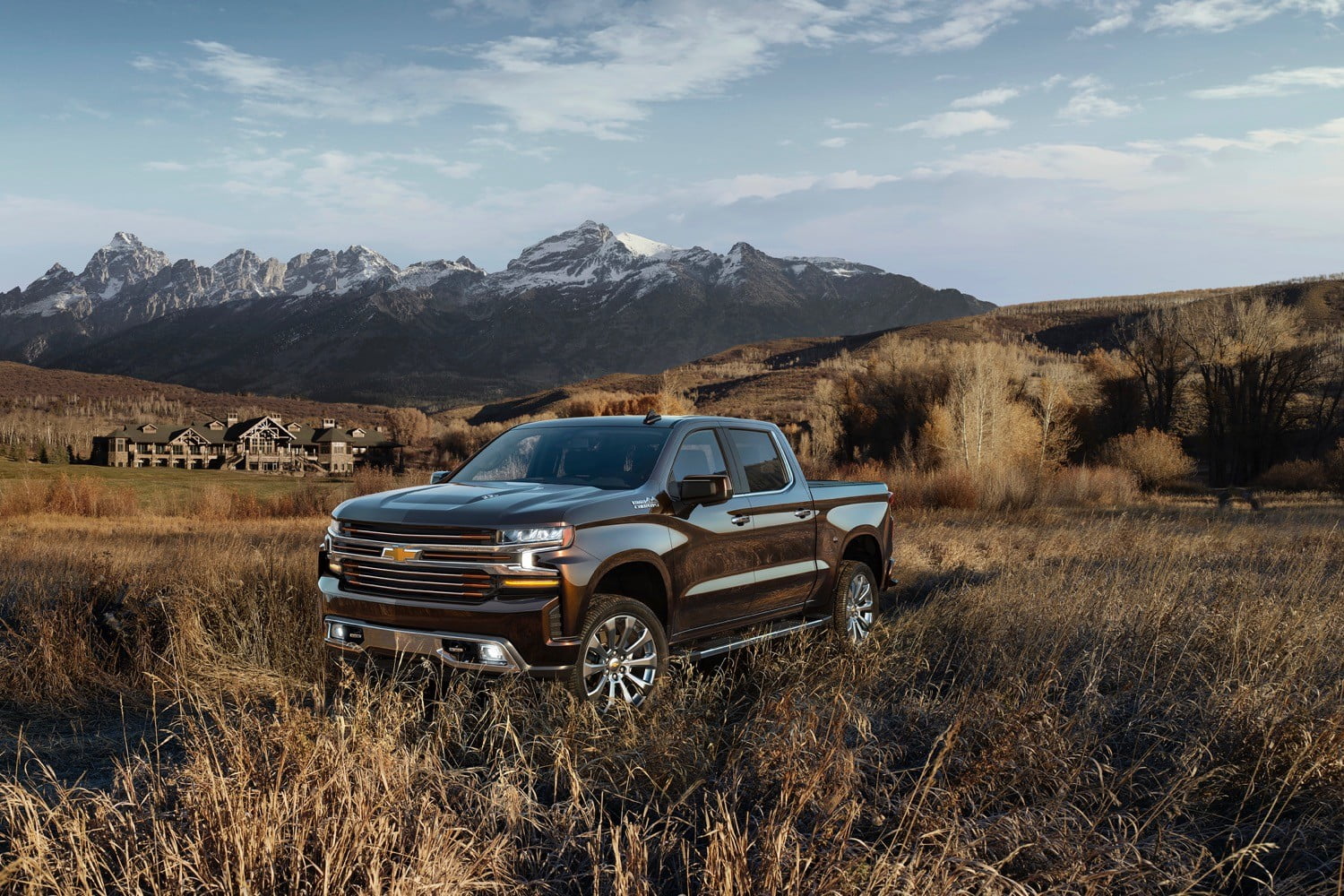 Chevy’s 2019 Silverado aims to make towing easier with cameras and apps
