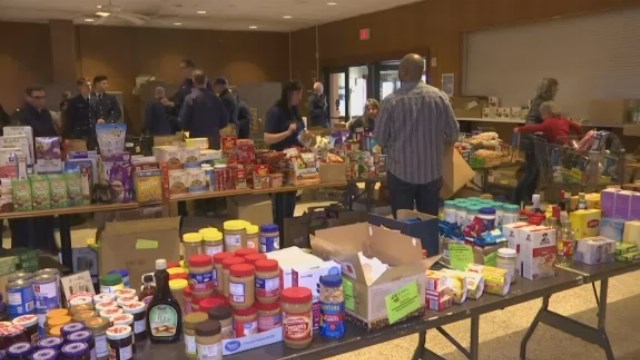 As shutdown drags on, a 'Coast Guard City' rallies