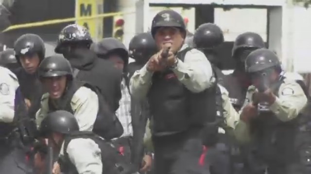 Showdown in Venezuela as US backs Maduro rival's power claim
