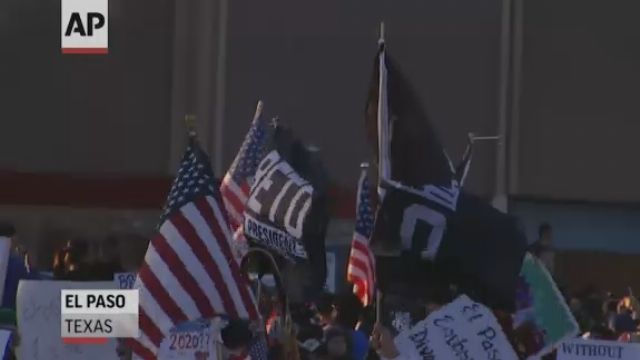 In Texas, Trump backs wall while O'Rourke rallies opponents
