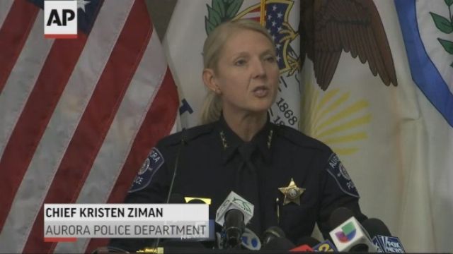 Gunman kills 5 people, wounds 5 police at Illinois business