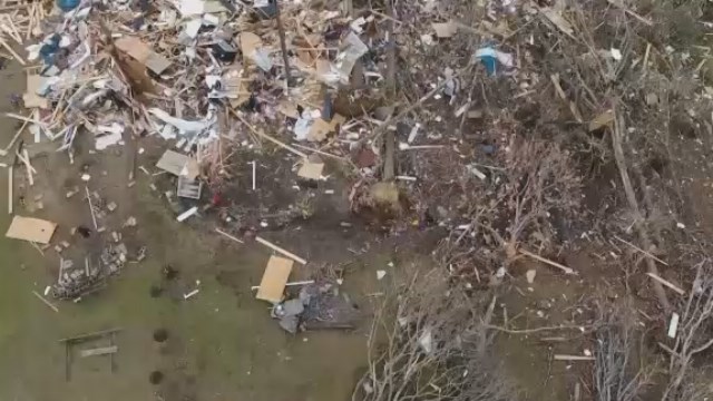 Amid the wreckage, a hunt for keepsakes of tornado victims