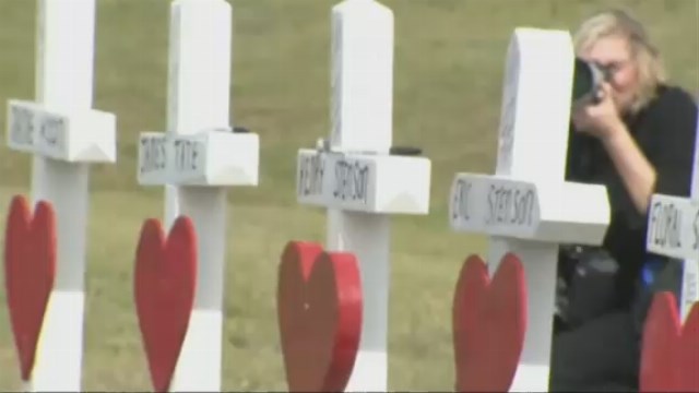 Trump pays his respects to 23 killed by Alabama tornado