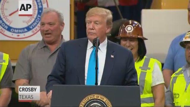 Trump signs orders making it harder to block pipelines
