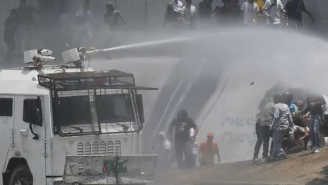 Venezuela awaits more protests after a day of turmoil