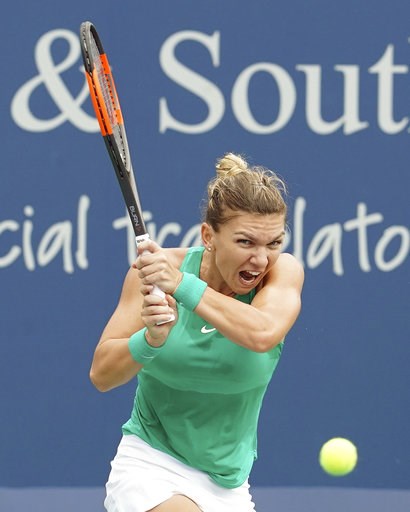 Racket-smashing Djokovic reaches Cincinnati semifinals