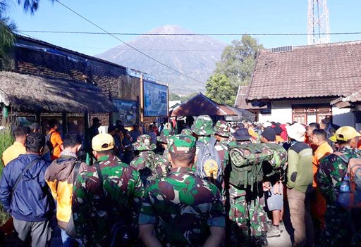 Quake swarm jolts Indonesian islands, killing at least 12
