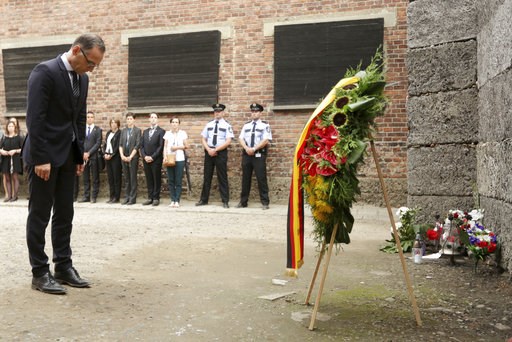 German foreign minister honors Nazi victims at Auschwitz