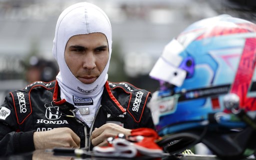IndyCar driver Wickens has rods, screws placed into spine