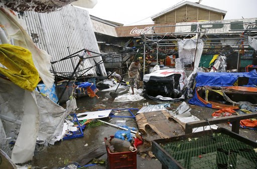 Typhoon aims at south China after killing 28 in Philippines