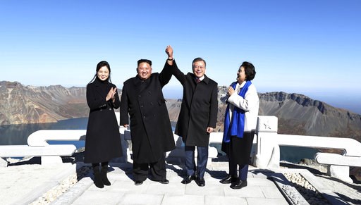 Moon to carry private message from Kim Jong Un to Trump