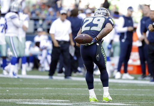 Wilson 2 TDs, Thomas 2 picks, Seahawks beat Cowboys 24-13