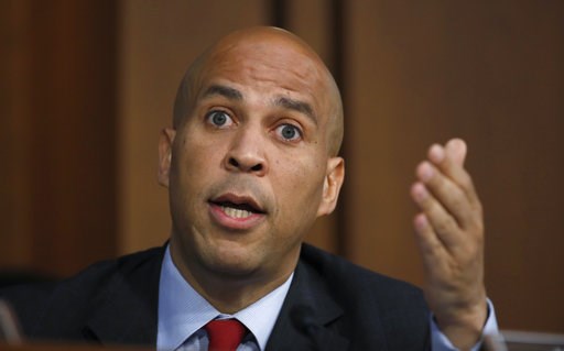 Eyeing White House, Cory Booker introduces himself to Iowa