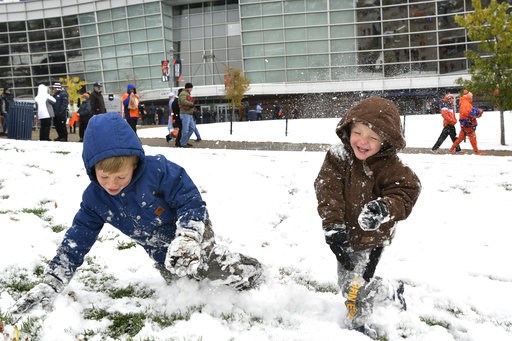 Heavy snow blankets Colorado, Wyoming in early season storm