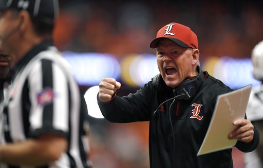 Louisville fires head coach Bobby Petrino with team 2-8