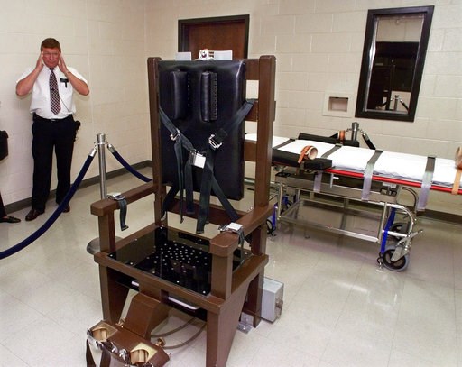 (AP Photo/Mark Humphrey, File). FILE - In this Oct. 13, 1999, file photo, Ricky Bell, then the warden at Riverbend Maximum Security Institution in Nashville, Tenn., gives a tour of the prison's execution chamber. David Earl Miller, a Tennessee death ro... (AP Photo/Mark Humphrey, File). FILE - In this Oct. 13, 1999, file photo, Ricky Bell, then the warden at Riverbend Maximum Security Institution in Nashville, Tenn., gives a tour of the prison's execution chamber. David Earl Miller, a Tennessee death ro...