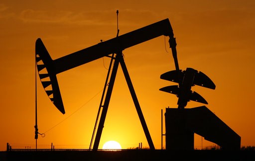 Average US price of gas drops 22 cents per gallon to $2.51