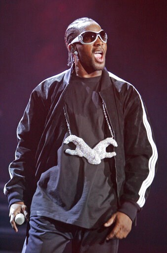 (AP Photo/John Bazemore, File). FILE - In this Nov. 15, 2007 file photo, R&B artist R. Kelly performs at Philips Arena in Atlanta. Kelly, one of the top-selling recording artists of all time, has been hounded for years by allegations of sexual misc... (AP Photo/John Bazemore, File). FILE - In this Nov. 15, 2007 file photo, R&B artist R. Kelly performs at Philips Arena in Atlanta. Kelly, one of the top-selling recording artists of all time, has been hounded for years by allegations of sexual misc...