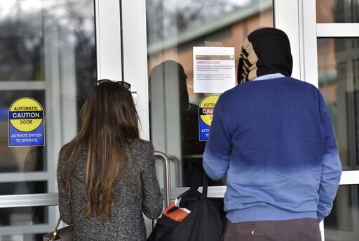 (Hyosub Shin/Atlanta Journal-Constitution via AP). December 22, 2018 Atlanta - Visitors read an "Area Closed" sign due to a government shutdown at the Martin Luther King Jr. National Historical Park Visitor Center on Saturday, December 22, 2018. The th... (Hyosub Shin/Atlanta Journal-Constitution via AP). December 22, 2018 Atlanta - Visitors read an "Area Closed" sign due to a government shutdown at the Martin Luther King Jr. National Historical Park Visitor Center on Saturday, December 22, 2018. The th...