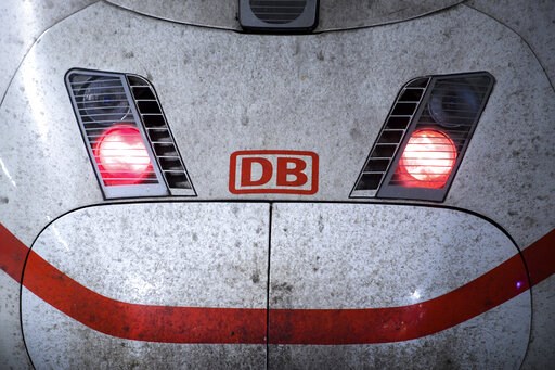 Commuter's 'delay scarf' bought by German train company