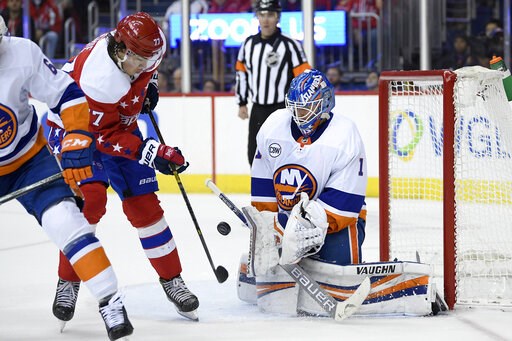 Islanders beat Caps in Trotz's return, move into first place