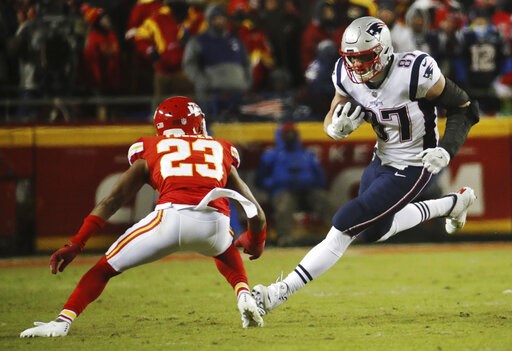 After tough year, Gronk coming alive at right time for Pats