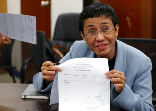 (AP Photo/Bullit Marquez). Maria Ressa, the award-winning head of a Philippine online news site Rappler that has aggressively covered President Rodrigo Duterte's policies, shows an arrest form after being arrested by National Bureau of Investigation ag... (AP Photo/Bullit Marquez). Maria Ressa, the award-winning head of a Philippine online news site Rappler that has aggressively covered President Rodrigo Duterte's policies, shows an arrest form after being arrested by National Bureau of Investigation ag...