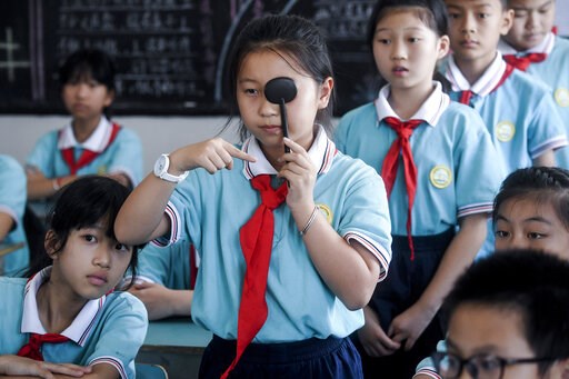 For sake of pupils' pupils, China to ban homework on apps