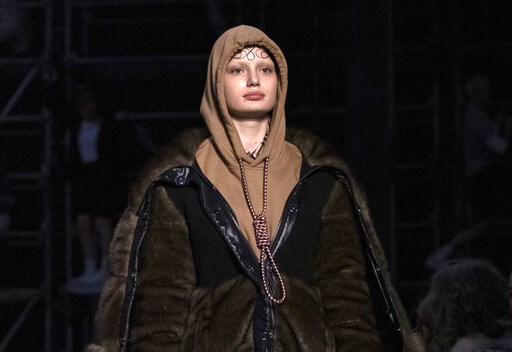 Burberry apologizes for hoodie with noose knot