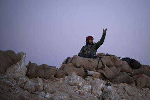 Civilians, including many children, leave IS-held enclave