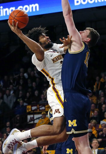 Poole has 22 points, No. 7 Michigan beats Minnesota 69-60