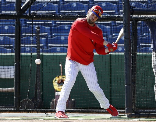 Harper walks twice in Phils debut, draws cheers and 4-man OF