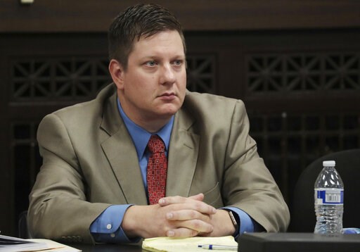 Court lets Chicago cop's sentence stand in teen's shooting
