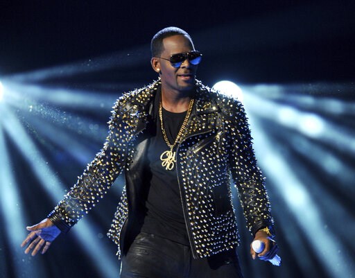 Citing cash woes, R Kelly asks judge for OK to fly to Dubai