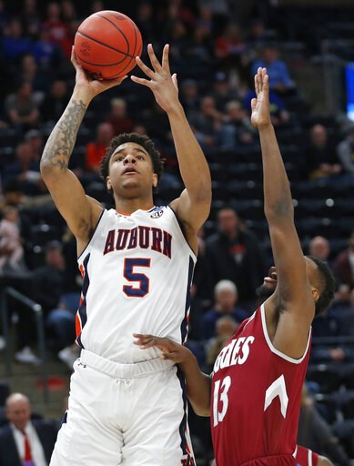 Missed FTs, late pass cost NM State in 78-77 loss to Auburn