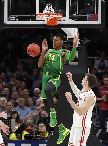 Oregon extends March run with 72-54 win over Wisconsin
