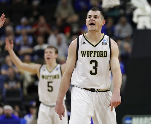 NCAA Latest: Spartans up big on Minnesota